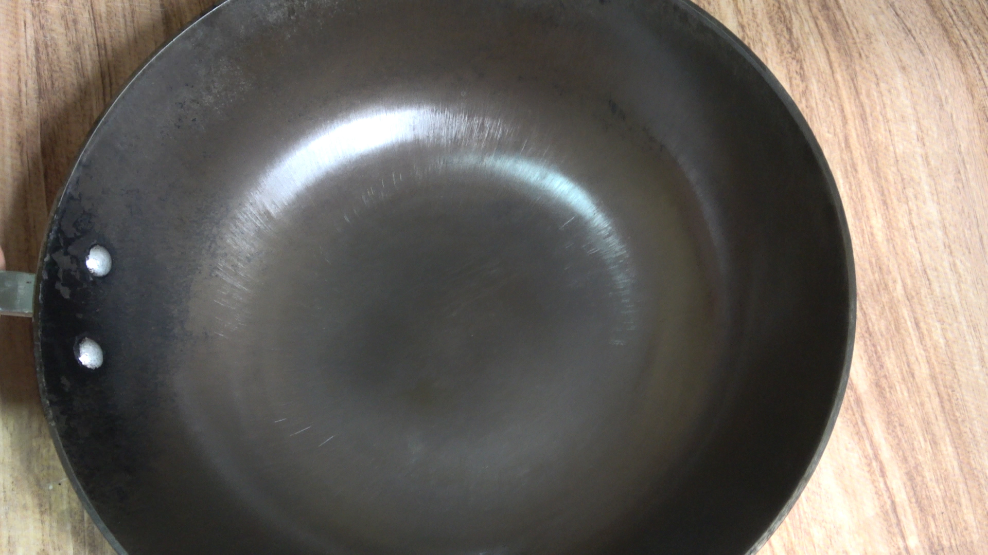 铁锅生锈怎么处理不粘锅,铁锅生锈怎么处理不粘锅小妙招