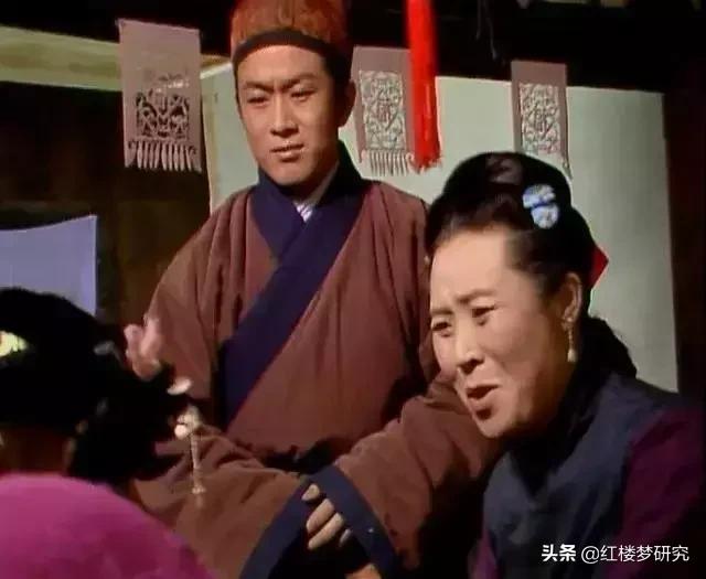 十八岁女孩卖衣服,女大十八岁