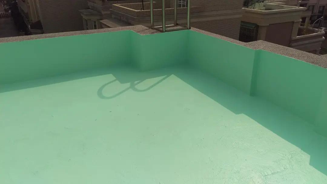 11层顶楼带阁楼露台,顶层带阁楼露台和底层带院子