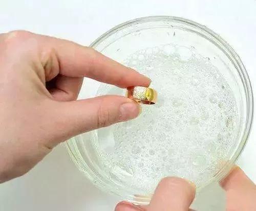 #黄金#、#铂金#钻戒戴久了，不如以前亮？一招让它再“闪”起来