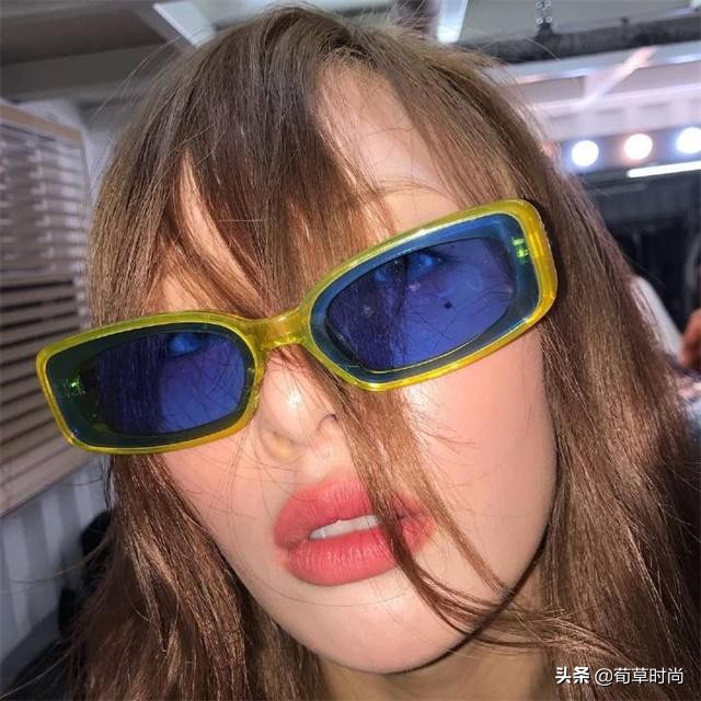 金泫雅和男友的*服私**终于正常一回!毛衣和蕾丝的碰撞,美出艺术感