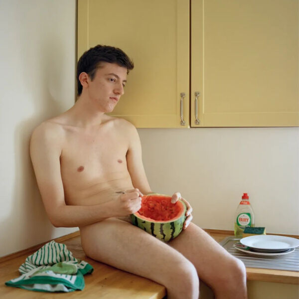 她用Tinder约异性拍裸照