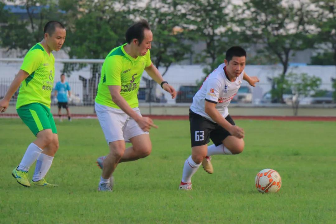 当足球之乡球队与广州高校校友冠军“激情相遇”,你更支持谁?