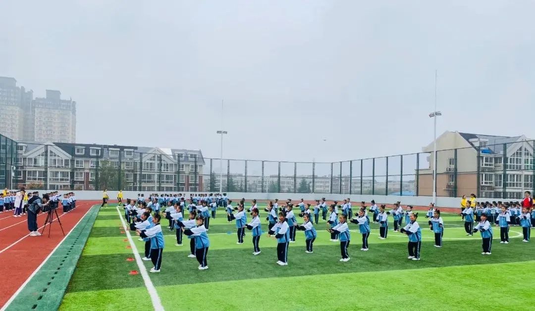 建*党**百年喜迎国庆——西安经开第二小学队列队形广播*比操**赛