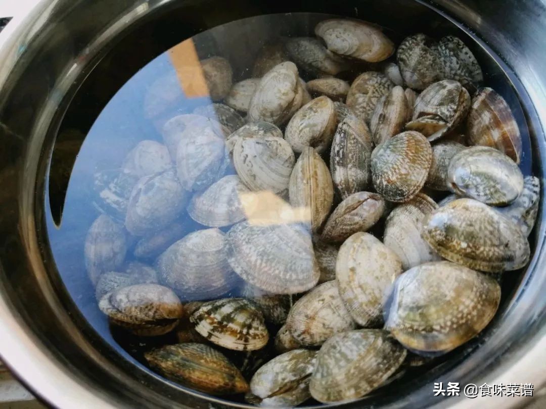 花甲怎么吐沙子最快最有效,洗花甲时教你一招花甲自动吐沙