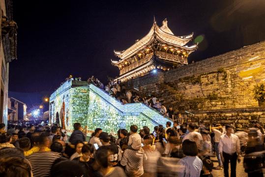 爱在17烟台视频,爱在17路夜景