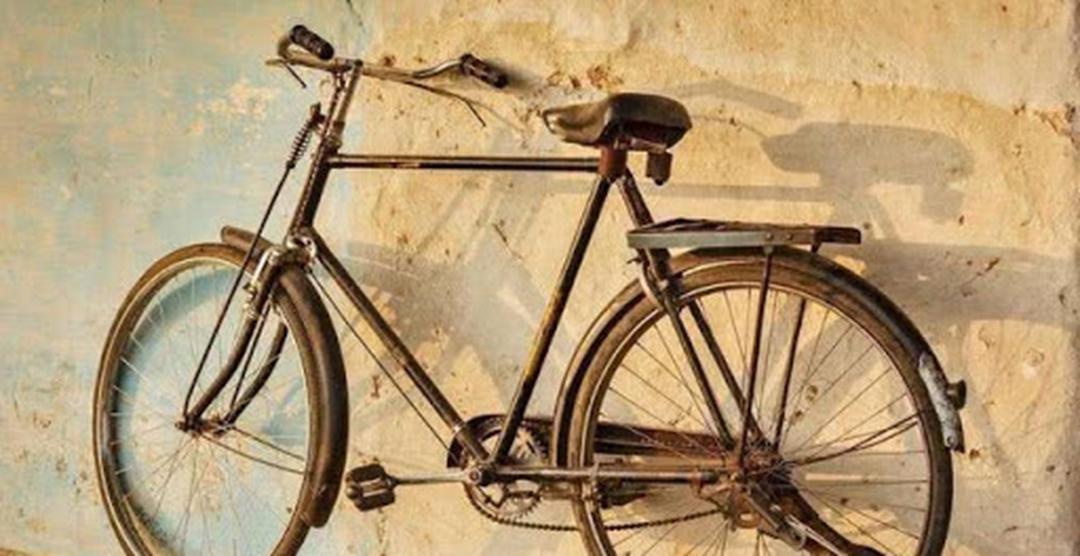 “我想要一辆新的自行车”,虚荣心之下,二八自行车看起来好旧呀