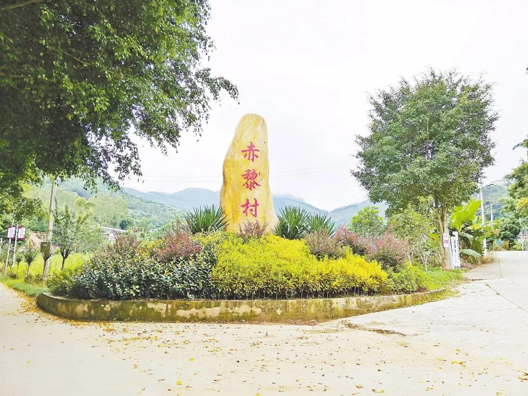 乡镇决战脱贫攻坚新闻报道,脱贫攻坚摘下贫困帽