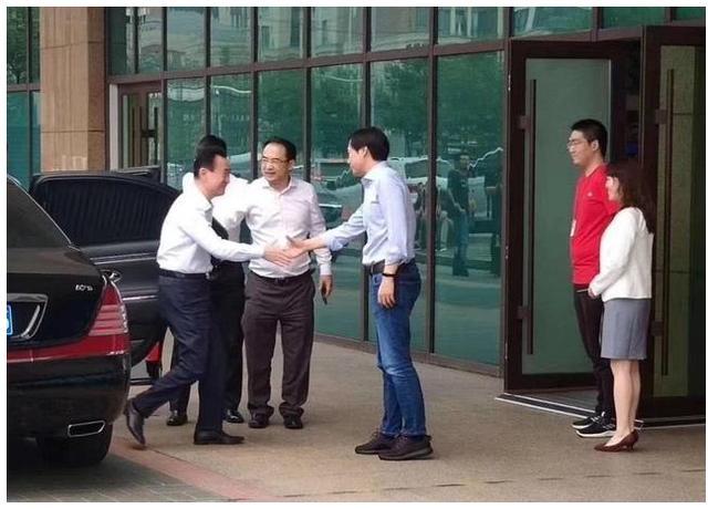 深度解读王健林因何跌落首富神坛,王健林在万达断臂求生时说什么