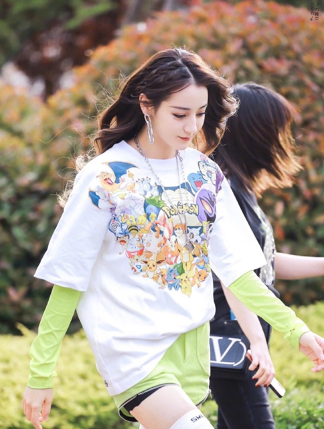 泫雅夏日必备,泫雅牛油果绿色毛衣