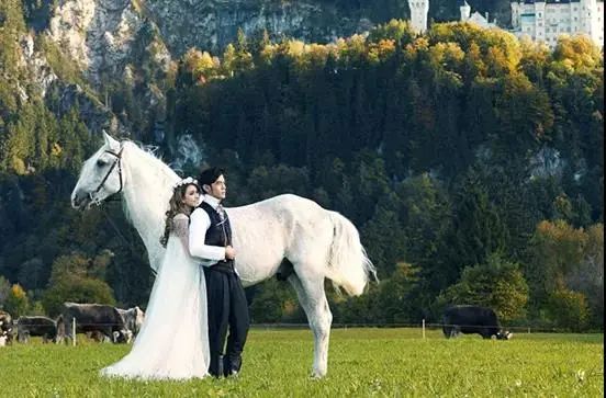 昆凌为何如此在意侯佩岑,昆凌和侯佩岑谁更好