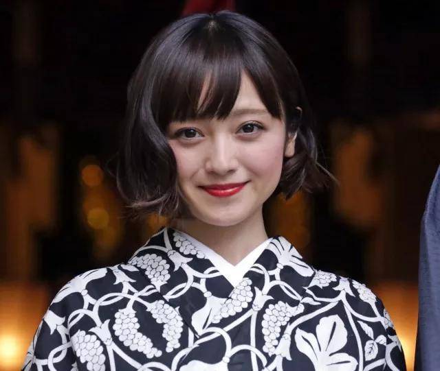 大方脸修饰脸型的发型,细软脸型方形适合什么发型