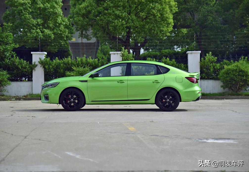 名爵6新款顶配有没有不带尾翼的,名爵6第三代赛道绿适合男的开么