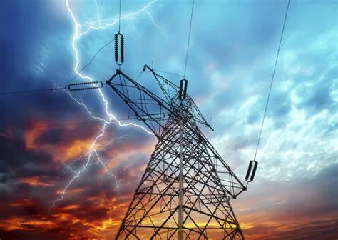 高压线被雷击中几率,高压线被雷击中有多危险