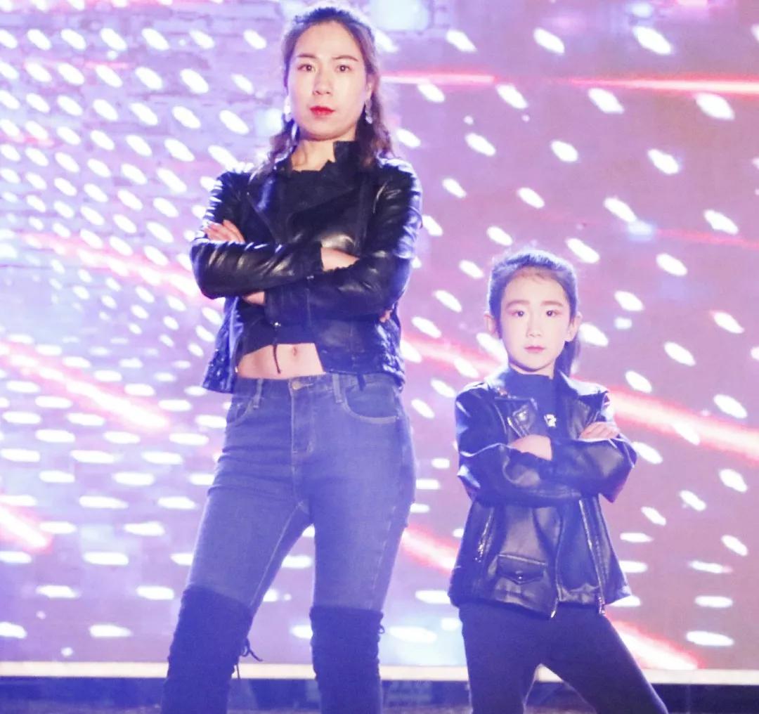 小县城学校元旦晚会活动,小学生青春筑梦砥砺前行文艺汇演