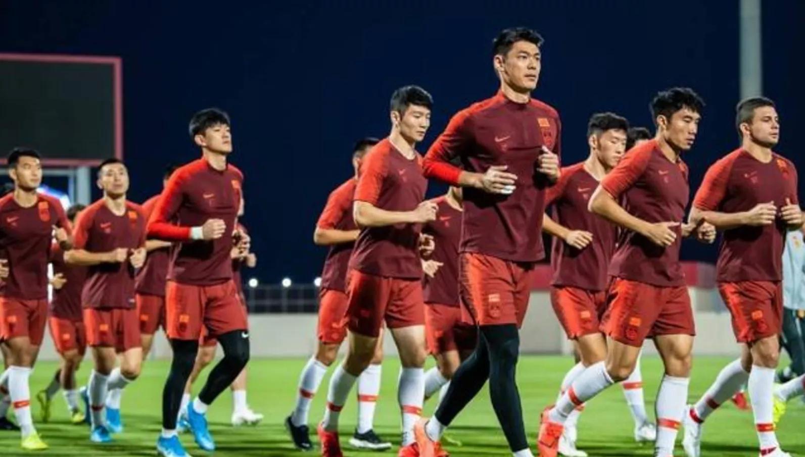 韩国媒体吐槽国足,李铁对里皮国足的评价