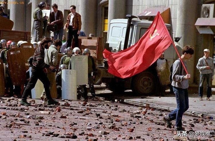 金融大鳄索罗斯狙击英格兰,金融大鳄索罗斯到底做过什么事