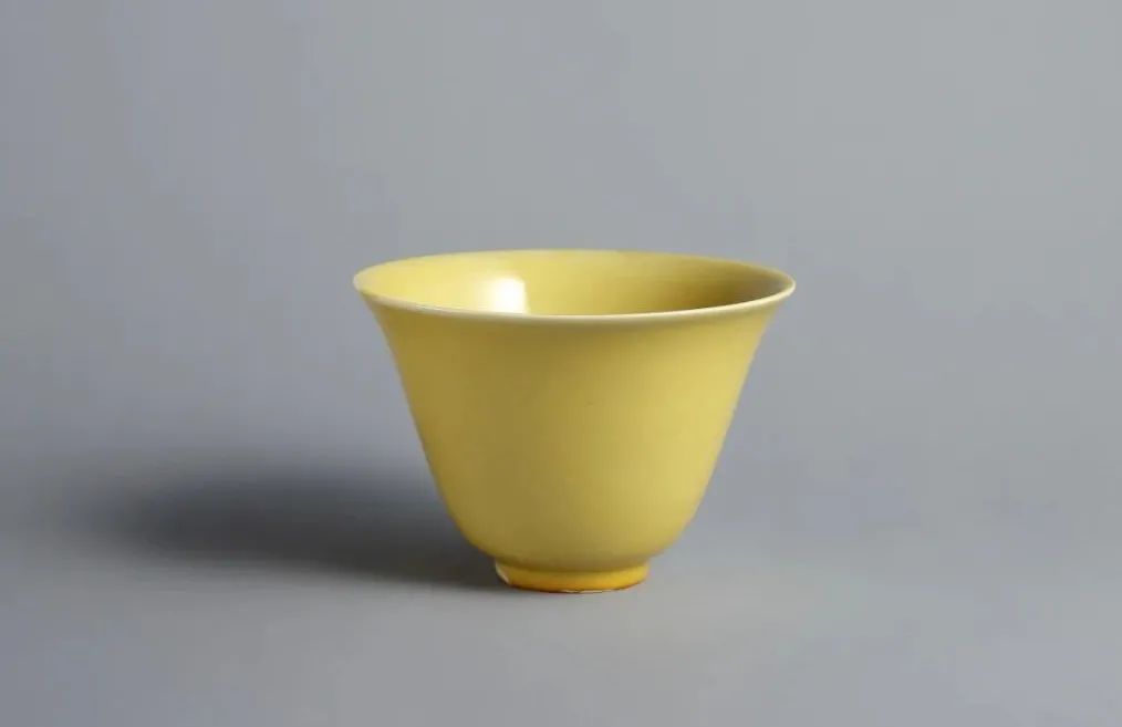 拍卖场无“君子协定”，200万拿下嘉靖*钟金**杯