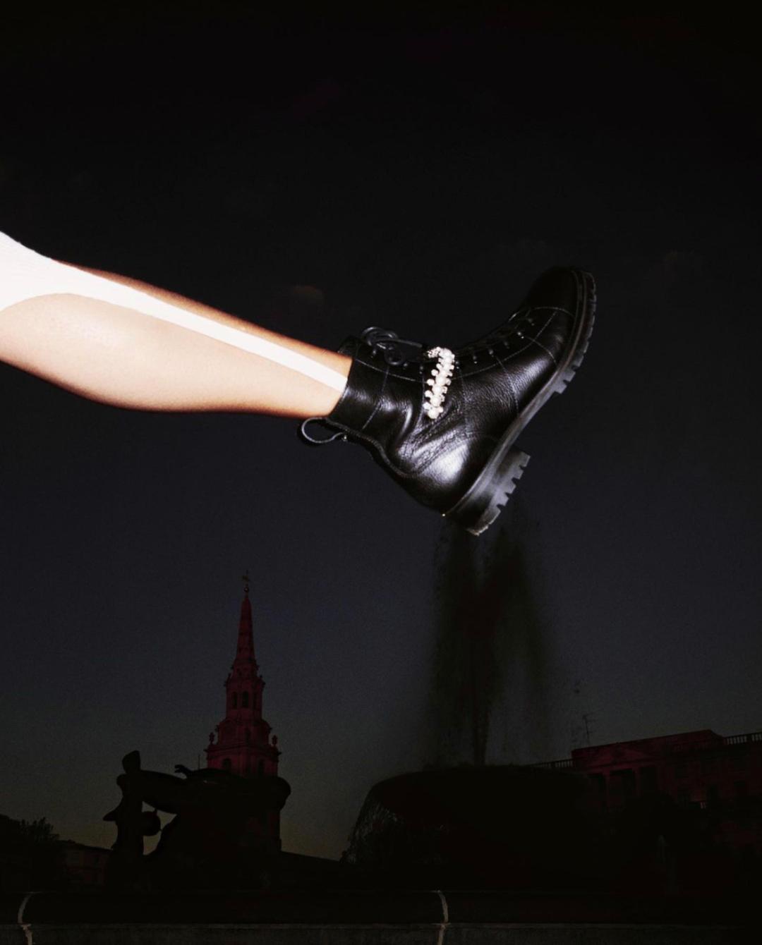 被嫌弃的踩脚裤翻身了！今年正当红