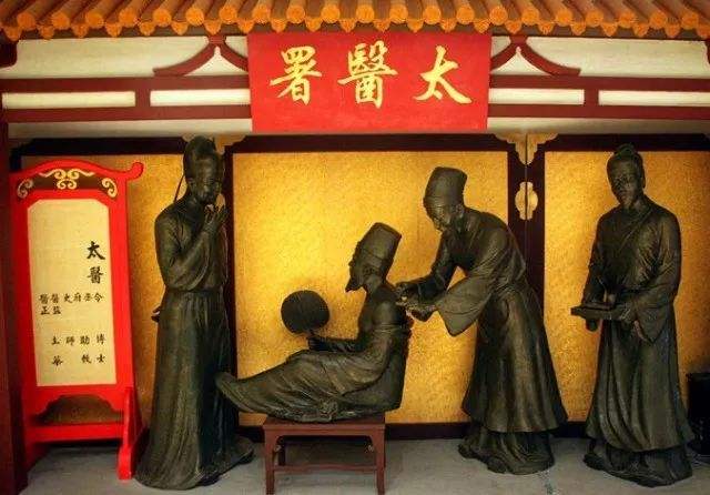 为什么西周出现了官学体系,西周世官制实施的制度基础