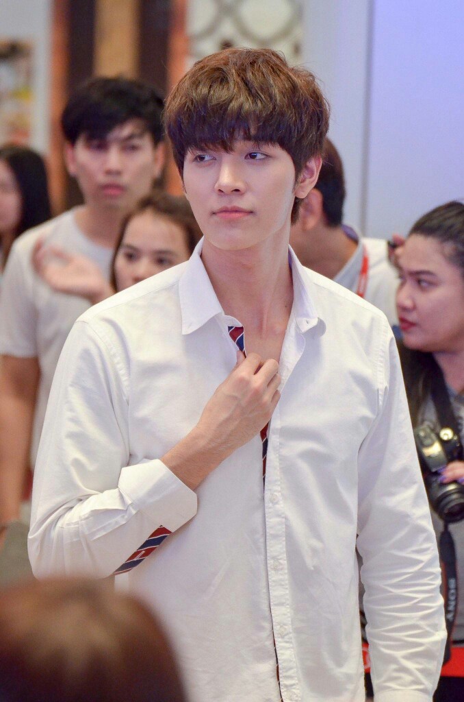 他泰韩系少年：关大爷洪34典型代表包包酷爱韩风穿搭