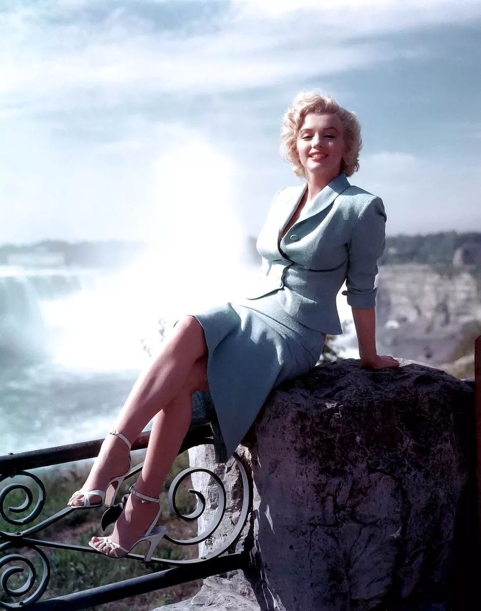 落入凡间的性感天使，36岁香消玉殒