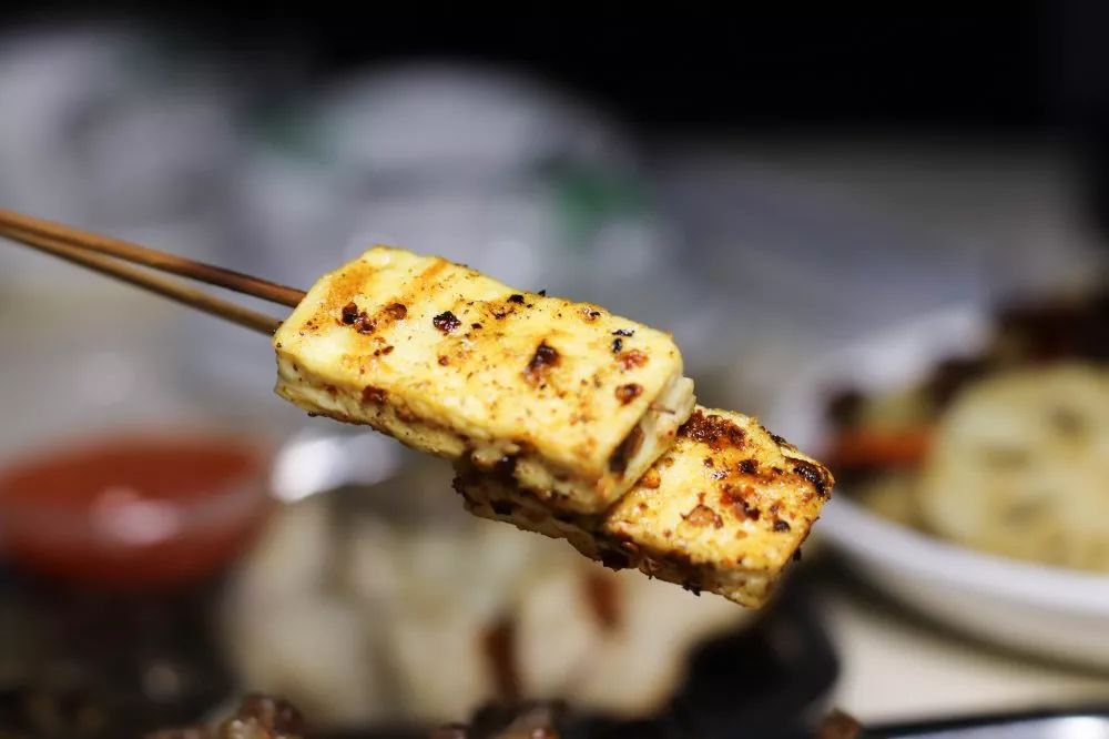 西双版纳告庄西双景星光夜市，为什么那么多人喜欢她？