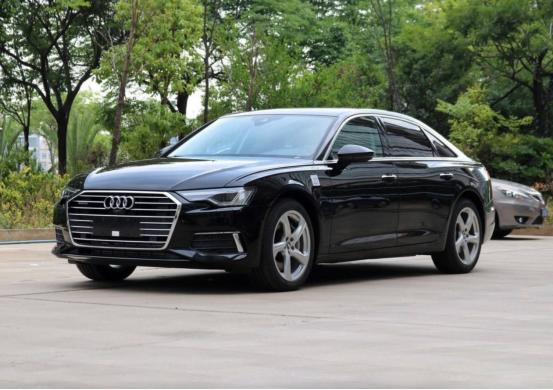 奥迪A6L，搭配3.0T动力，百公里加速仅需6.6秒，油耗9.6L，颜值高