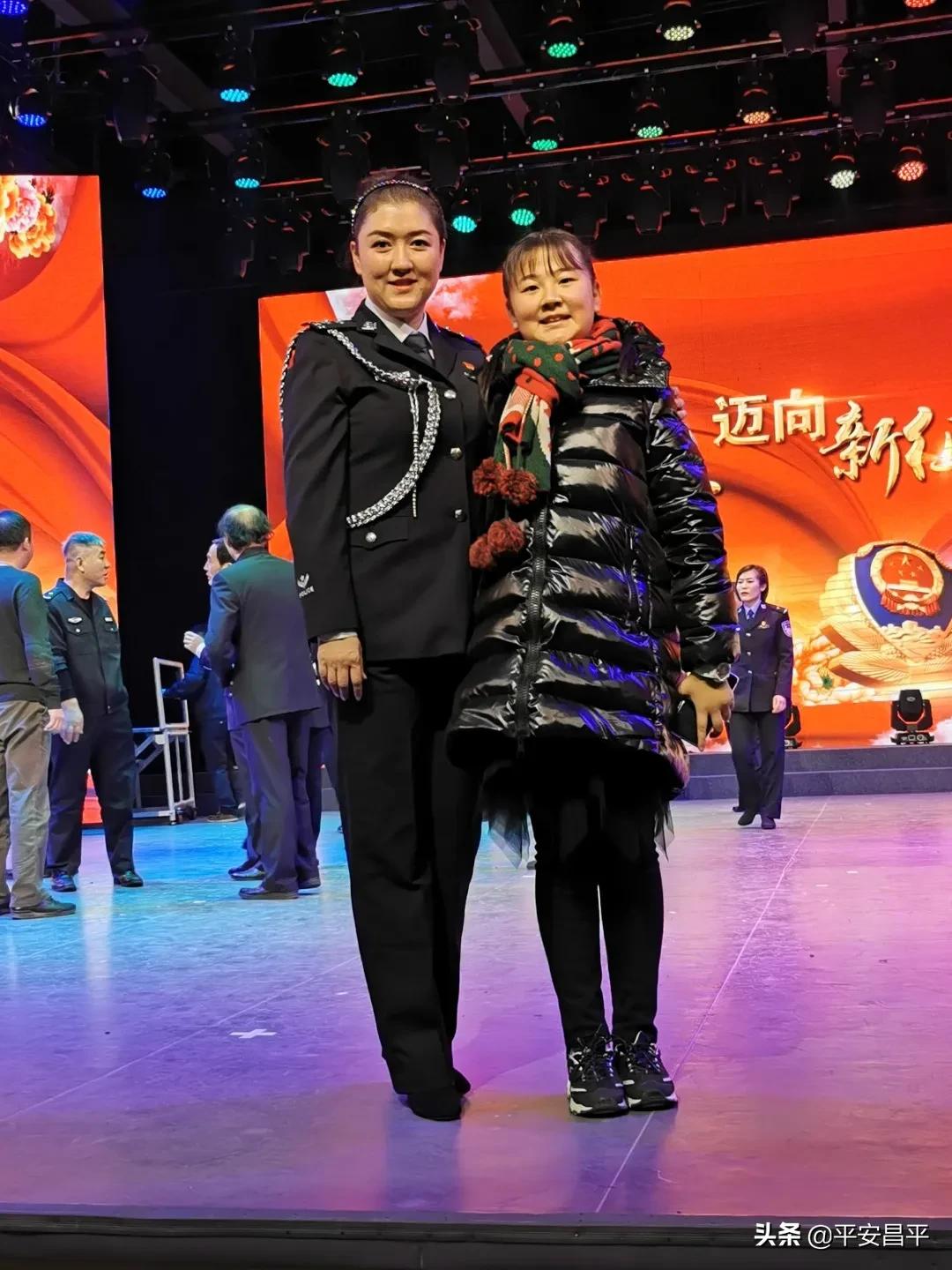 母亲节警察妈妈对警宝的寄语,警宝给妈妈过母亲节