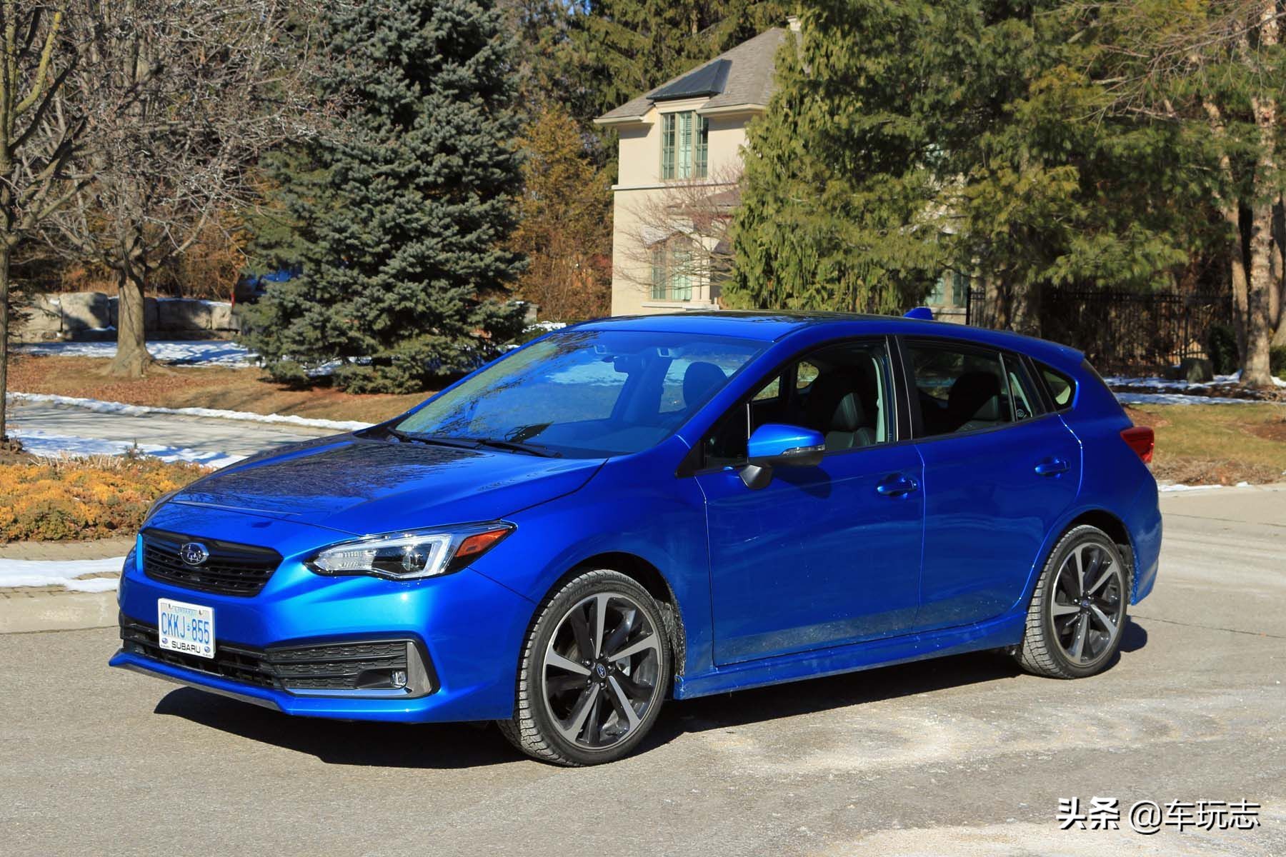 偶遇最新款斯巴鲁翼豹,2021款斯巴鲁翼豹两厢小钢炮