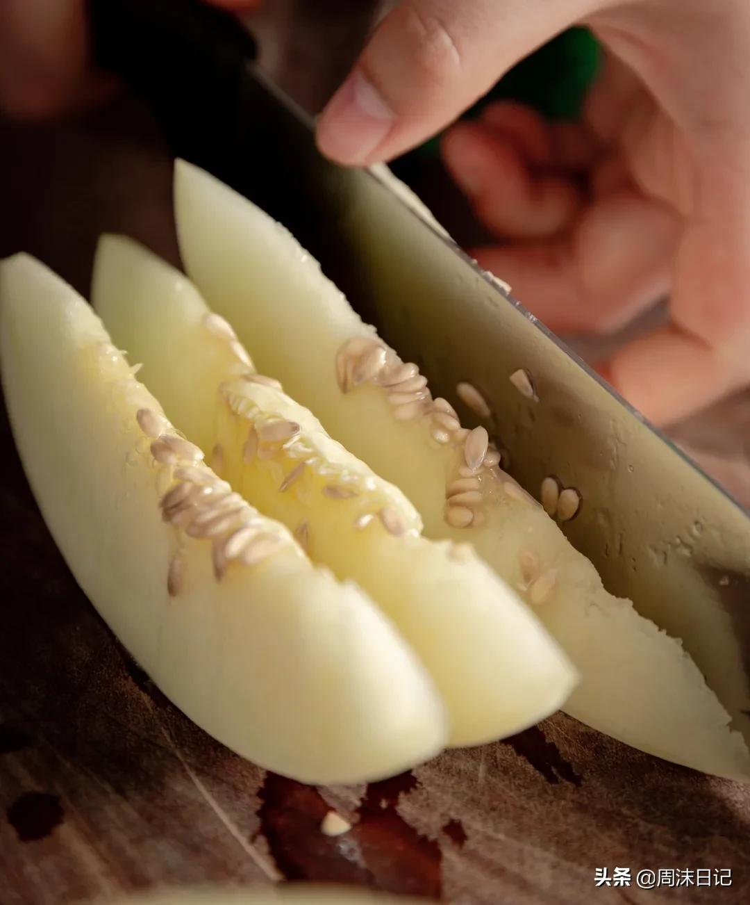 不甜不要钱！白玉甜瓜火了，脆嫩香甜多汁！全家老小都爱吃