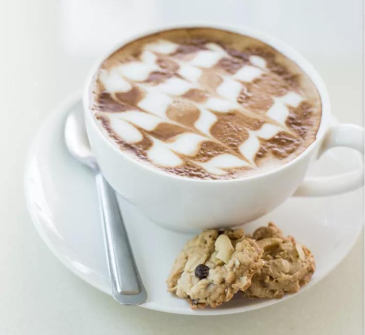 免费续杯和买一送一的区别,免费续杯有什么后果