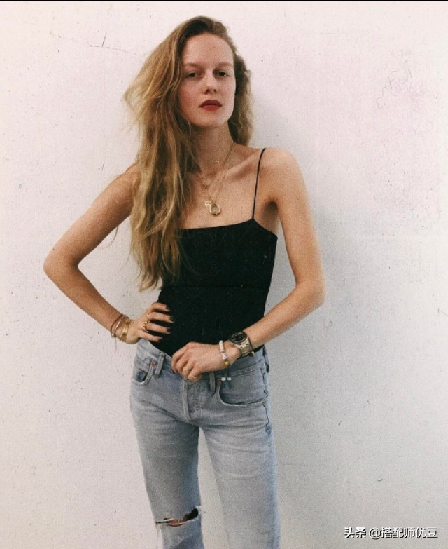 女生夏季穿吊带，内衣露出来太尴尬了吧！别怕，我有办法！