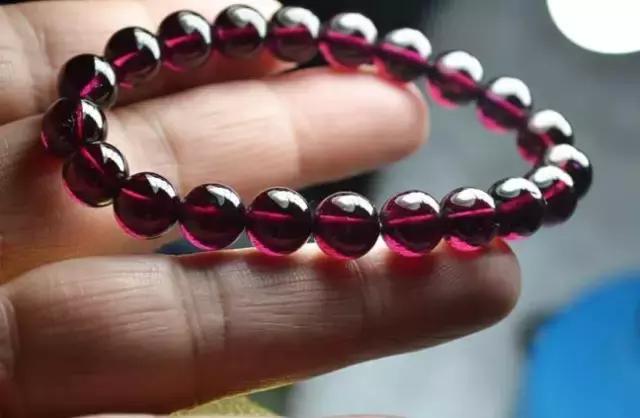 石榴石被称为女人石的原因,石榴石女人石真的那么好吗