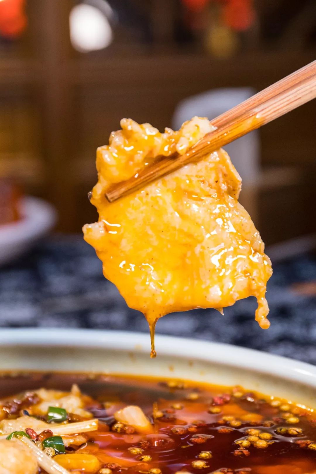 人均60的餐厅带舞台,60人一桌的餐厅