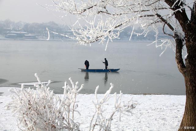 满清侯爷微服私访，责令把鲟鳇鱼圈养，待封冻后千里迢迢进贡朝廷