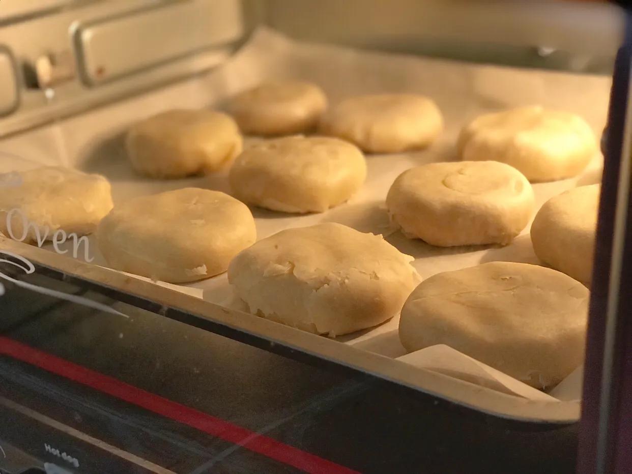 绿豆卷饼怎么做又软又好吃,绿豆红豆饼的制作方法视频