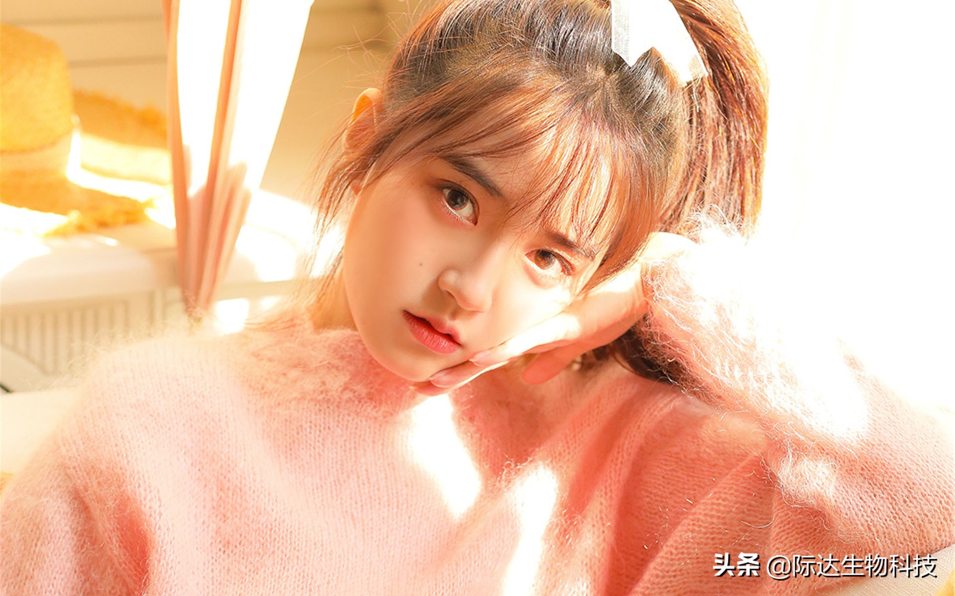 叮咚！你的眼部肌肤已欠费！再不护理，将影响正常使用…