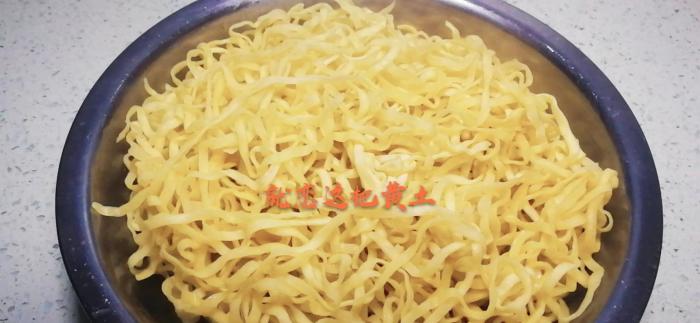 西红柿土豆焖面怎么不糊锅,为啥我做的焖面容易糊锅