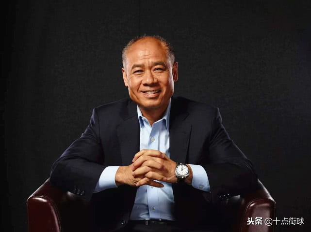 李宁现状：儿子帅气女儿可爱，化身“潮叔”与90后消费者互动卖萌