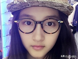郑爽、刘诗诗、迪丽热巴等女星戴眼镜——这就是明星跟素人的差别