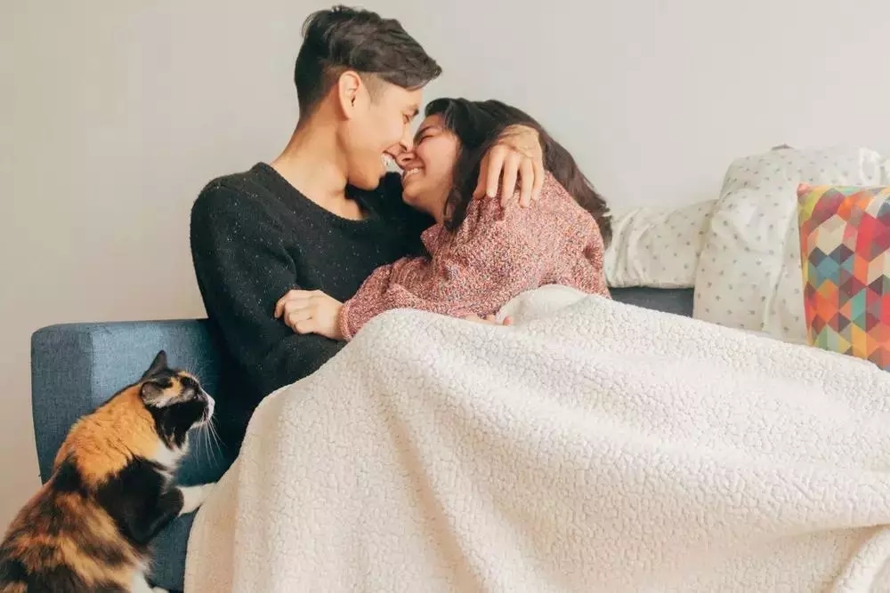 男人为什么肯给情人花钱,男人哭穷舍不得给情人花钱