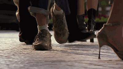 它是香港票房冠军，日本两周破20亿日元，内地却无缘公映