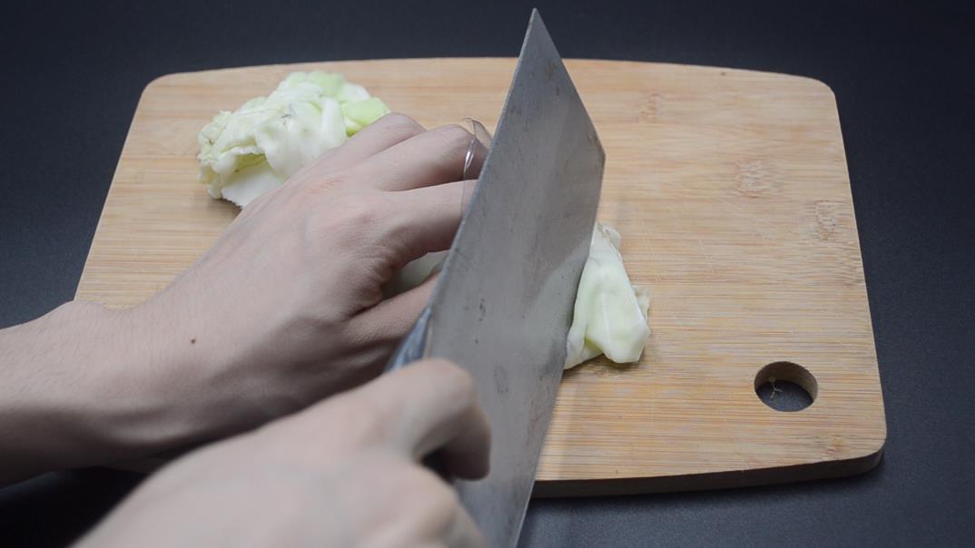 厨房里放个塑料瓶太厉害了，现在知道也为时不晚，尽早叮嘱家里人