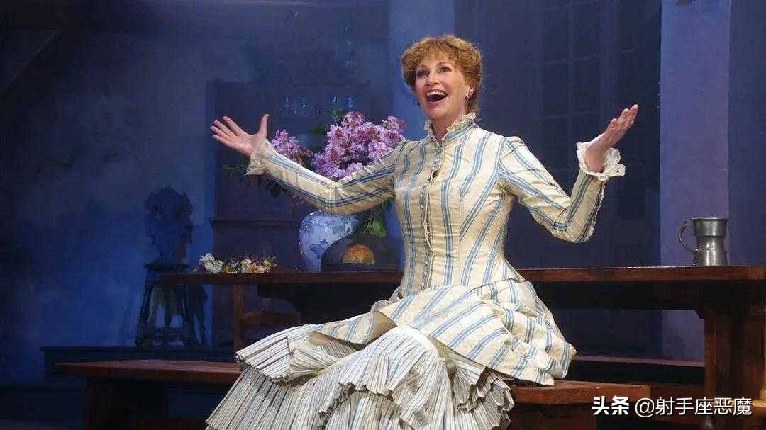 神剧回归：生活就像散场后的马戏团，总是有限温存，无限心酸