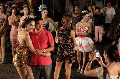 泰国的“人妖”，*引勾**游客的套路太深，已经有很多人中过招