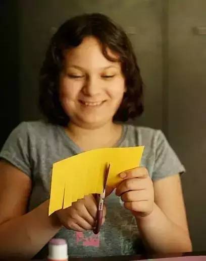 玉米叶手工粘贴画图幼儿园手工,老虎手工灯笼幼儿园手工制作