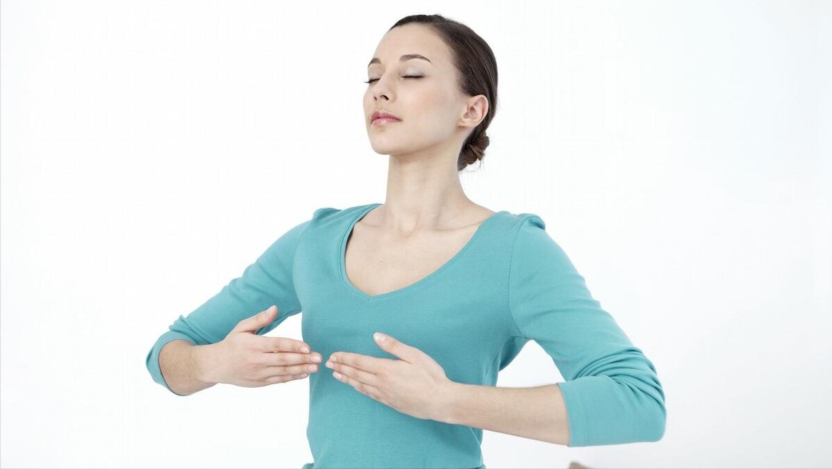 腹式呼吸的正确步骤与技巧,深呼吸的正确姿势与方法