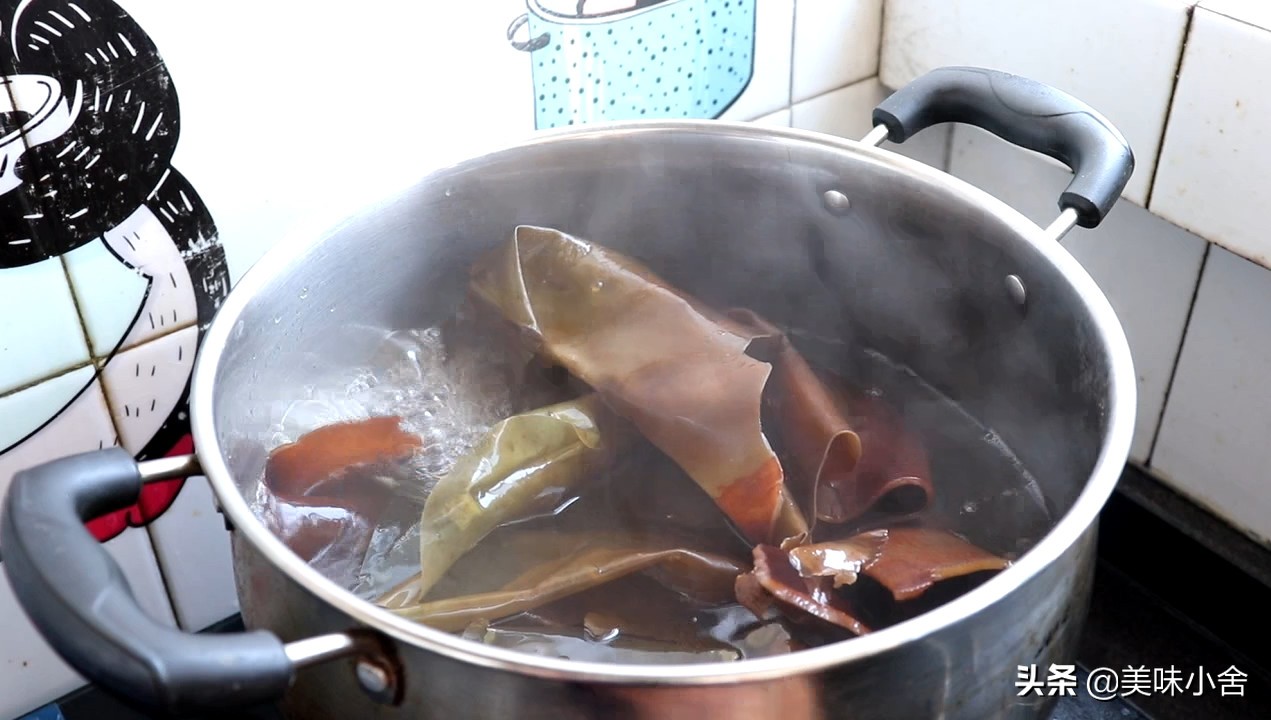 如何熬出奶白的骨头汤,怎样能煮出来奶白的骨头汤