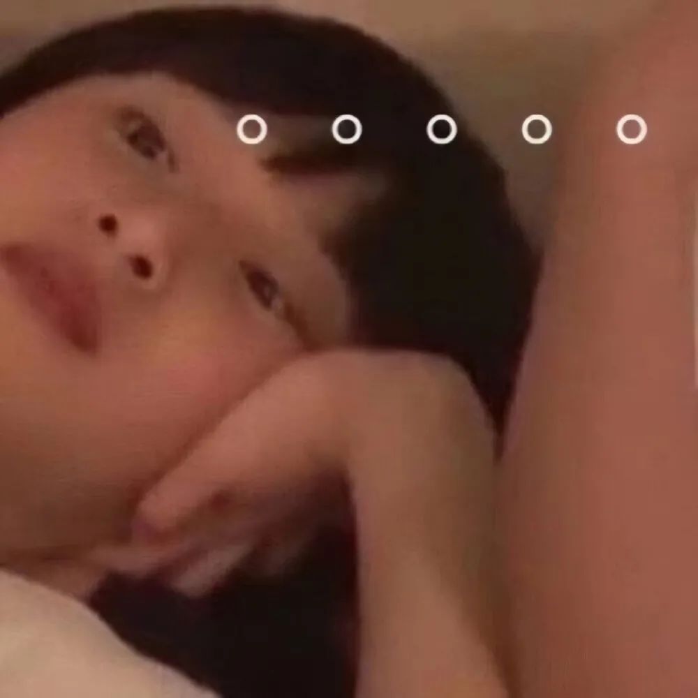 女主播整容后开播被水友骂哭！直播间公开整容原因都怪土豪？